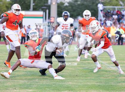 Thumbnail 2 in Seminole Seminoles vs. Jones Fightin' Tigers (Kickoff Classic) photogallery.