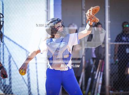 Thumbnail 2 in McClintock VS Valley Christian photogallery.
