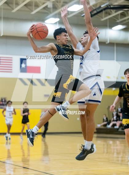 Thumbnail 3 in Edna vs. Lytle (UIL 3A Area Playoffs) photogallery.