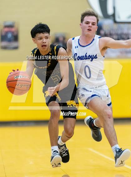 Thumbnail 2 in Edna vs. Lytle (UIL 3A Area Playoffs) photogallery.