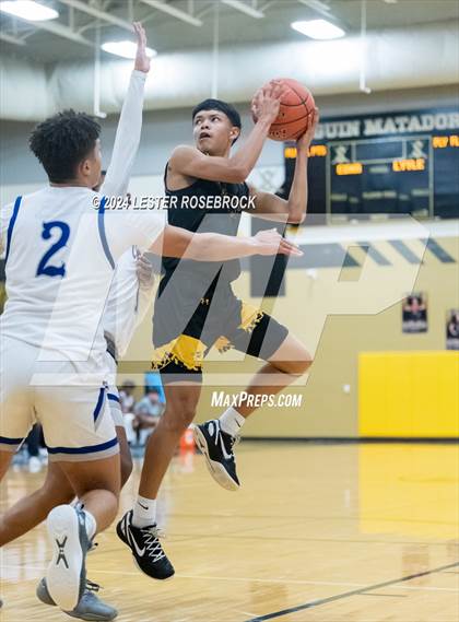 Thumbnail 2 in Edna vs. Lytle (UIL 3A Area Playoffs) photogallery.