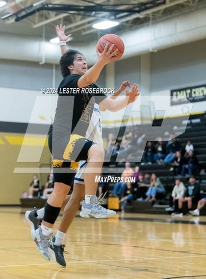 Thumbnail 1 in Edna vs. Lytle (UIL 3A Area Playoffs) photogallery.