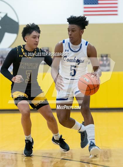 Thumbnail 2 in Edna vs. Lytle (UIL 3A Area Playoffs) photogallery.