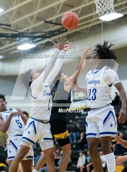 Thumbnail 3 in Edna vs. Lytle (UIL 3A Area Playoffs) photogallery.