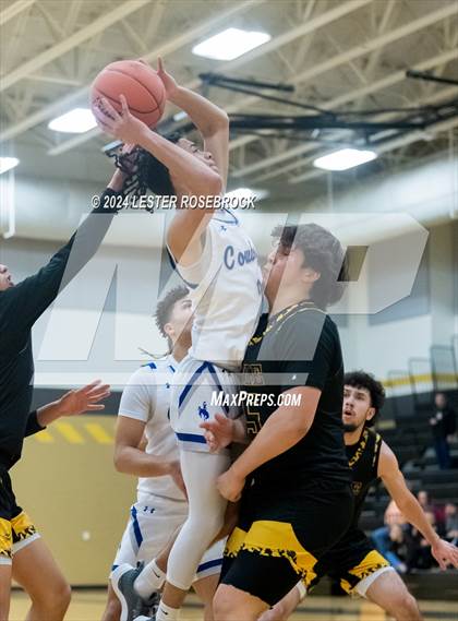 Thumbnail 1 in Edna vs. Lytle (UIL 3A Area Playoffs) photogallery.