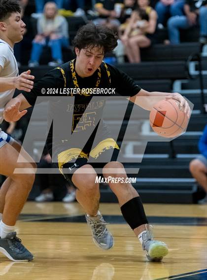 Thumbnail 2 in Edna vs. Lytle (UIL 3A Area Playoffs) photogallery.