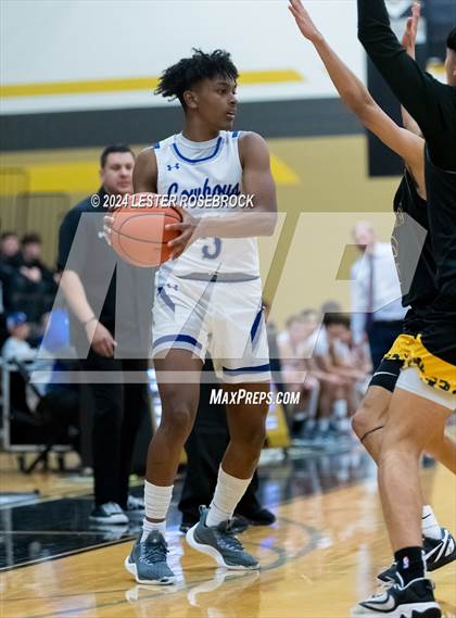Thumbnail 2 in Edna vs. Lytle (UIL 3A Area Playoffs) photogallery.