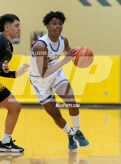 Thumbnail 1 in Edna vs. Lytle (UIL 3A Area Playoffs) photogallery.