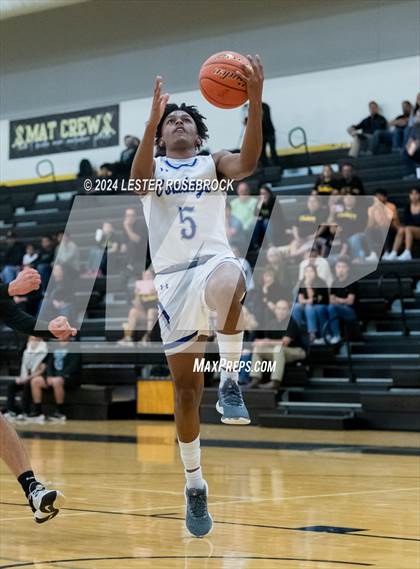 Thumbnail 1 in Edna vs. Lytle (UIL 3A Area Playoffs) photogallery.