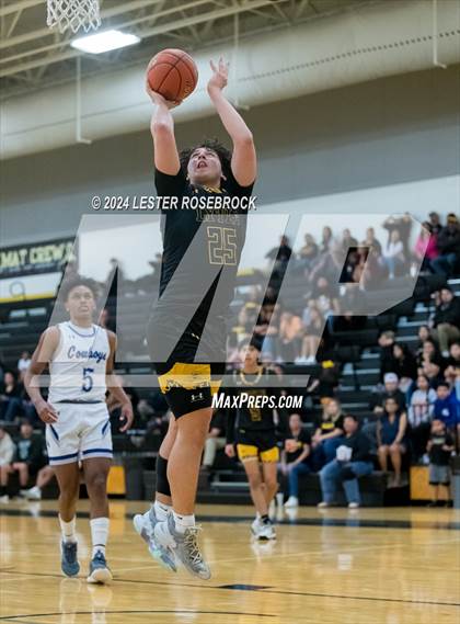 Thumbnail 1 in Edna vs. Lytle (UIL 3A Area Playoffs) photogallery.