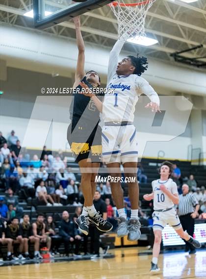 Thumbnail 3 in Edna vs. Lytle (UIL 3A Area Playoffs) photogallery.