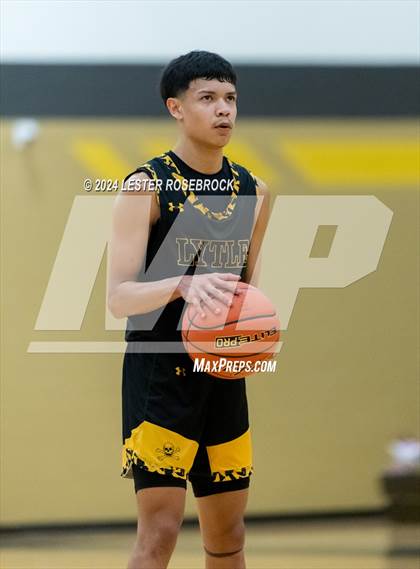 Thumbnail 2 in Edna vs. Lytle (UIL 3A Area Playoffs) photogallery.