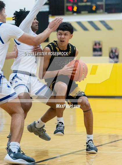 Thumbnail 3 in Edna vs. Lytle (UIL 3A Area Playoffs) photogallery.