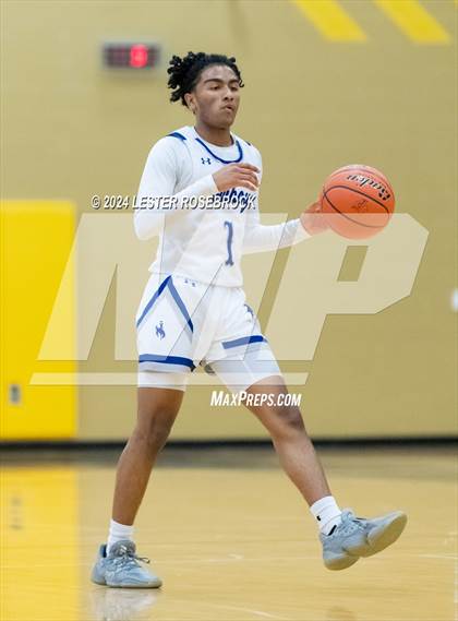 Thumbnail 2 in Edna vs. Lytle (UIL 3A Area Playoffs) photogallery.