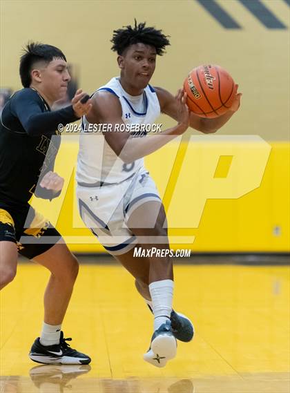 Thumbnail 2 in Edna vs. Lytle (UIL 3A Area Playoffs) photogallery.
