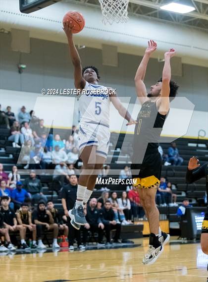 Thumbnail 1 in Edna vs. Lytle (UIL 3A Area Playoffs) photogallery.