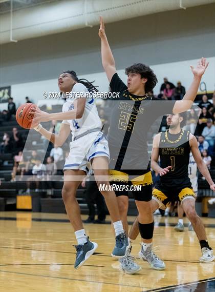 Thumbnail 3 in Edna vs. Lytle (UIL 3A Area Playoffs) photogallery.