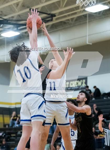 Thumbnail 1 in Edna vs. Lytle (UIL 3A Area Playoffs) photogallery.