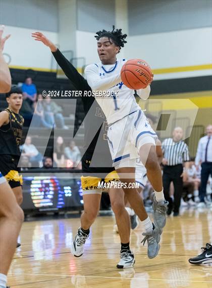 Thumbnail 3 in Edna vs. Lytle (UIL 3A Area Playoffs) photogallery.