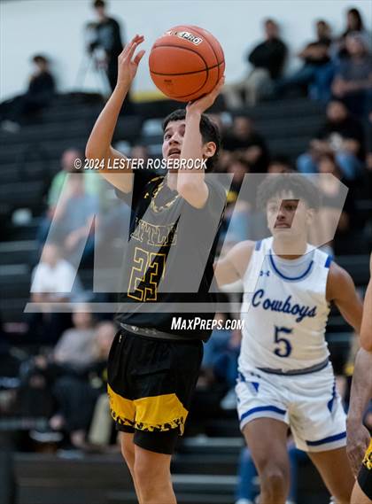 Thumbnail 1 in Edna vs. Lytle (UIL 3A Area Playoffs) photogallery.