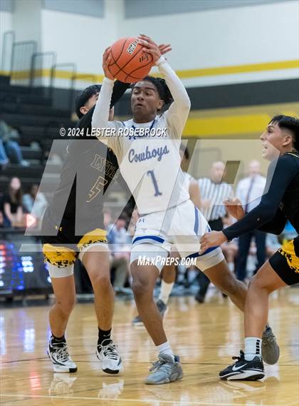 Thumbnail 2 in Edna vs. Lytle (UIL 3A Area Playoffs) photogallery.