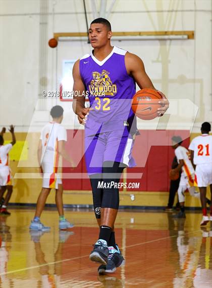 Thumbnail 2 in Lynwood vs. Dominguez photogallery.