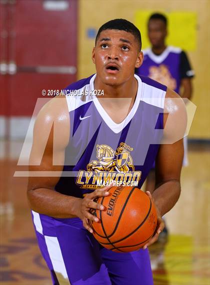 Thumbnail 2 in Lynwood vs. Dominguez photogallery.