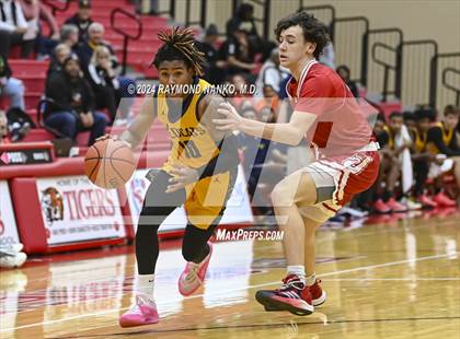 Thumbnail 3 in South Bend Riley vs Jeffersonville (Fishers Holiday Classic) photogallery.