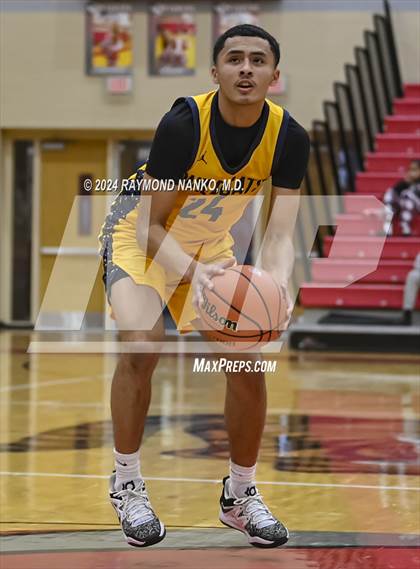 Thumbnail 3 in South Bend Riley vs Jeffersonville (Fishers Holiday Classic) photogallery.