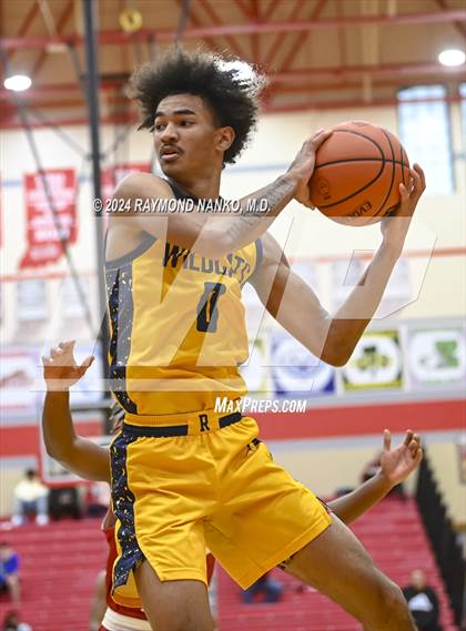 Thumbnail 2 in South Bend Riley vs Jeffersonville (Fishers Holiday Classic) photogallery.