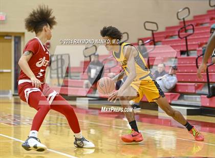 Thumbnail 3 in South Bend Riley vs Jeffersonville (Fishers Holiday Classic) photogallery.