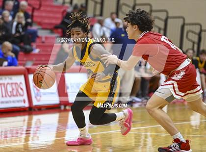 Thumbnail 3 in South Bend Riley vs Jeffersonville (Fishers Holiday Classic) photogallery.