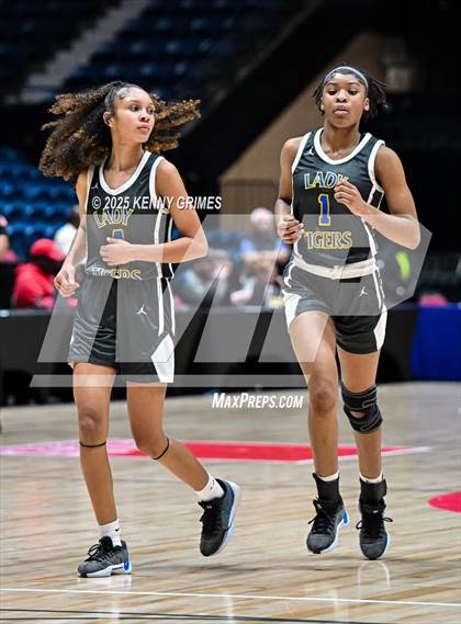 Thumbnail 1 in Wilcox County vs. Washington-Wilkes (GHSA A Division II Championship)  photogallery.