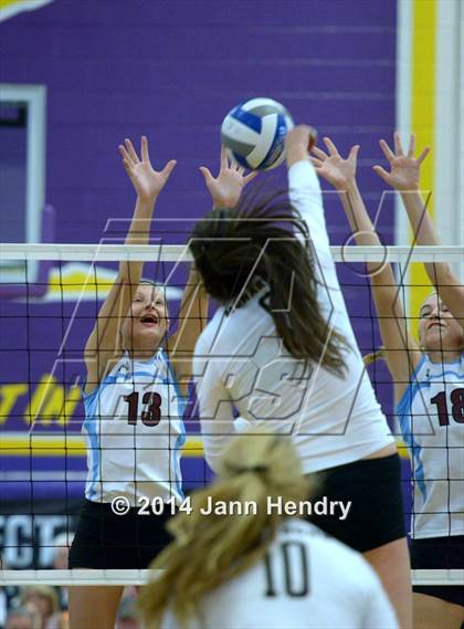 Thumbnail 2 in Assumption vs. Archbishop Mitty (Durango Fall Classic) photogallery.