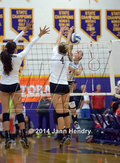 Thumbnail 1 in Assumption vs. Archbishop Mitty (Durango Fall Classic) photogallery.
