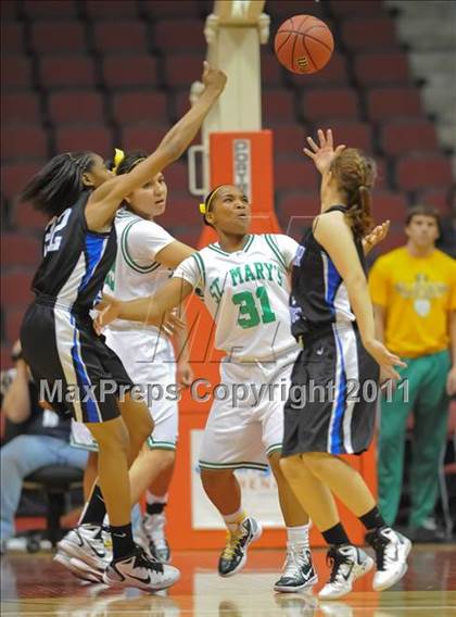 Thumbnail 3 in St. Mary's vs. Chandler (AIA State 5A-I Final) photogallery.