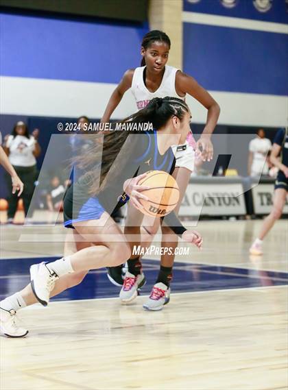 Thumbnail 1 in East vs West (Battle of the Valley All-Star Game) photogallery.