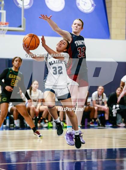 Thumbnail 3 in East vs West (Battle of the Valley All-Star Game) photogallery.