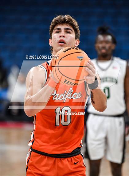 Thumbnail 1 in Pacifica Christian vs. Fairmont Prep (CIF SS DIV 2AA Championship) photogallery.
