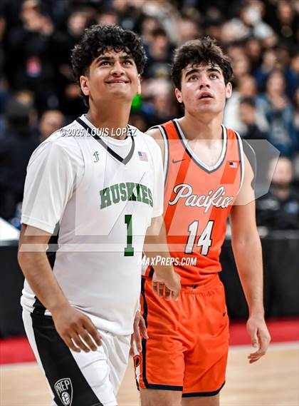 Thumbnail 3 in Pacifica Christian vs. Fairmont Prep (CIF SS DIV 2AA Championship) photogallery.