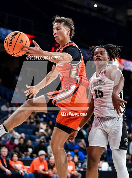 Thumbnail 1 in Pacifica Christian vs. Fairmont Prep (CIF SS DIV 2AA Championship) photogallery.