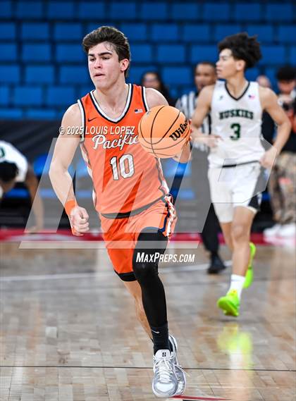 Thumbnail 1 in Pacifica Christian vs. Fairmont Prep (CIF SS DIV 2AA Championship) photogallery.