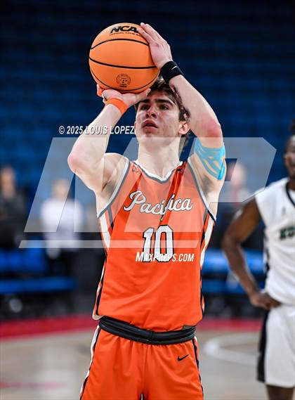 Thumbnail 3 in Pacifica Christian vs. Fairmont Prep (CIF SS DIV 2AA Championship) photogallery.