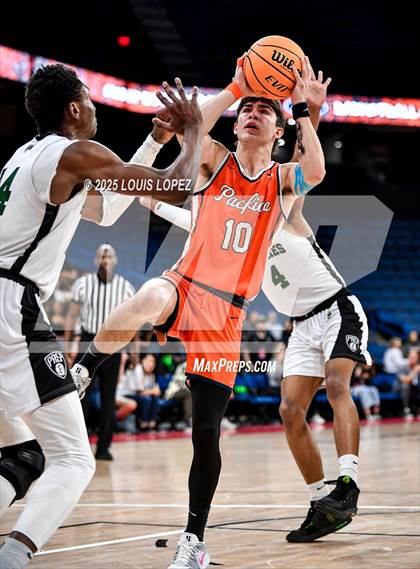 Thumbnail 3 in Pacifica Christian vs. Fairmont Prep (CIF SS DIV 2AA Championship) photogallery.