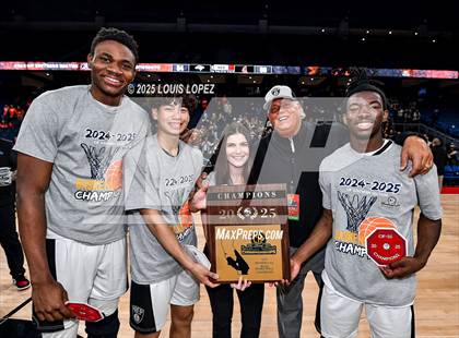 Thumbnail 1 in Pacifica Christian vs. Fairmont Prep (CIF SS DIV 2AA Championship) photogallery.