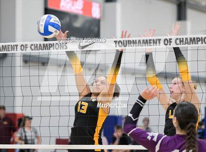 Thumbnail 3 in Desert Hills vs. Salpointe Catholic (Nike Tournament of Champions – Southwest) photogallery.