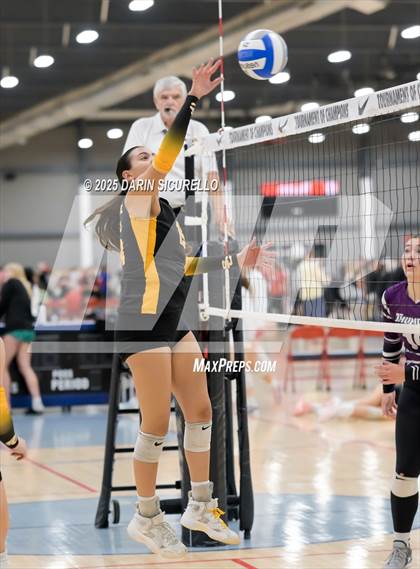 Thumbnail 3 in Desert Hills vs. Salpointe Catholic (Nike Tournament of Champions – Southwest) photogallery.