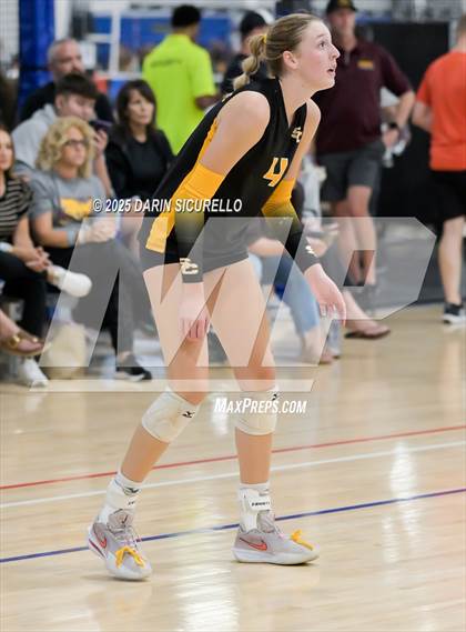 Thumbnail 2 in Desert Hills vs. Salpointe Catholic (Nike Tournament of Champions – Southwest) photogallery.