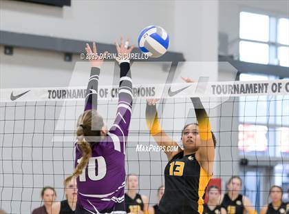 Thumbnail 3 in Desert Hills vs. Salpointe Catholic (Nike Tournament of Champions – Southwest) photogallery.