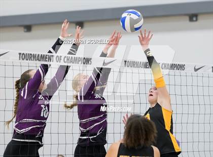 Thumbnail 1 in Desert Hills vs. Salpointe Catholic (Nike Tournament of Champions – Southwest) photogallery.